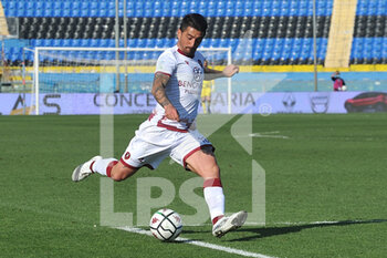 2021-03-06 - Nicola Bellomo (Reggina) kicks the ball - AC PISA VS REGGINA - ITALIAN SERIE B - SOCCER