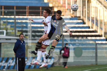 2021-03-06 - Mario Situm (Reggina) and Francesco Lisi (Pisa) head tackle - AC PISA VS REGGINA - ITALIAN SERIE B - SOCCER