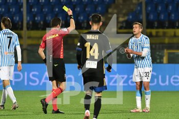 2021-03-15 - L'arbitro Antonio Giua ammonisce Marco Sala (Spal) - AC PISA VS SPAL - ITALIAN SERIE B - SOCCER