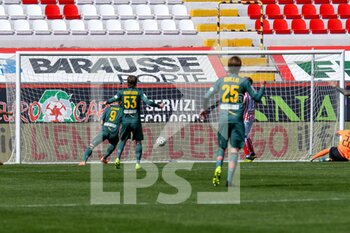2021-04-17 - Il gol di Stefano Pettinari (Lecce) 0-1 - VICENZA VS LECCE - ITALIAN SERIE B - SOCCER