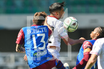 2021-05-04 - Francesco Renzetti (Chievo) e Jaime Baez (Cremonese) - CHIEVO VS CREMONESE - ITALIAN SERIE B - SOCCER
