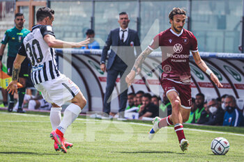 2021-05-04 - Di chiara Gianluca carries the ball - REGGINA VS ASCOLI - ITALIAN SERIE B - SOCCER
