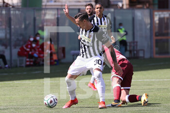 2021-05-04 - Saric Dario Ascoli carries the ball - REGGINA VS ASCOLI - ITALIAN SERIE B - SOCCER