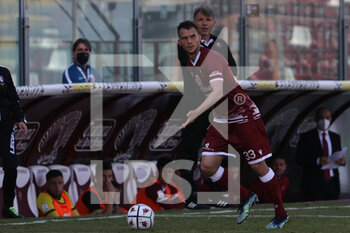 2021-05-04 - Liotti Daniele Reggina carries the ball - REGGINA VS ASCOLI - ITALIAN SERIE B - SOCCER
