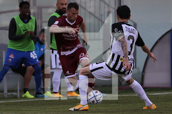 2021-05-04 - Lakicevic Ivan Reggina carries the ball - REGGINA VS ASCOLI - ITALIAN SERIE B - SOCCER