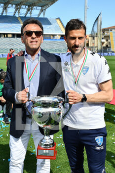 2021-05-10 - Fabrizio Corsi (presidente Empoli) e Alessio Dionisi (allenatore Empoli) con la coppa - EMPOLI FC VS US LECCE - ITALIAN SERIE B - SOCCER