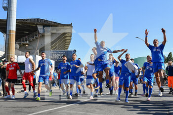 2021-05-10 - I giocatori dell'Empoli festeggiano davanti ai tifosi - EMPOLI FC VS US LECCE - ITALIAN SERIE B - SOCCER