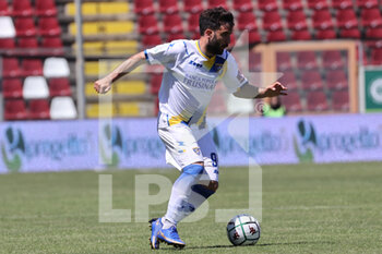 2021-05-10 - Brignola Enrico (Frosinone) carries the ball - REGGINA VS FROSINONE CALCIO - ITALIAN SERIE B - SOCCER
