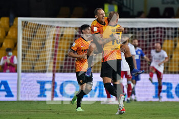 2021-08-22 - Riccardo Improta (Benevento Calcio) esulta con il suo compagno di squadra Kamil Glik (Benevento Calcio) dopo aver segnato il gol - BENEVENTO CALCIO VS US ALESSANDRIA - ITALIAN SERIE B - SOCCER