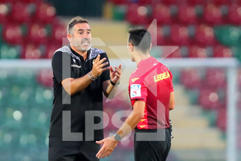 2021-08-22 - Cristiano Lucarelli (Ternana) si confronta con l'arbitro a fine Partita - TERNANA CALCIO VS BRESCIA CALCIO - ITALIAN SERIE B - SOCCER