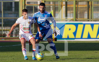 2019-12-11 - Aniello Panariello (2) Paganese Calcio 1926 in pressing su Kevin Biondi (21) Calcio Catania - PAGANESE VS CATANIA - ITALIAN SERIE C - SOCCER