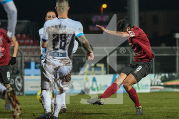 2019-12-11 - Andrea Caponi (P) calcia in porta e realizza il gol del pareggio - PONTEDERA VS LECCO - ITALIAN SERIE C - SOCCER