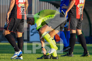 2020-10-19 - GINO GAROFALO (arbitro) perde una scarpa - LUCCHESE VS COMO - ITALIAN SERIE C - SOCCER