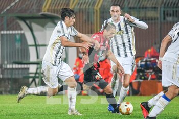 2020-10-25 - Tanasiy Kosovan (Lucchese) supera Filippo Ranocchia (Juventus U23) - LUCCHESE VS JUVENTUS U23 - ITALIAN SERIE C - SOCCER