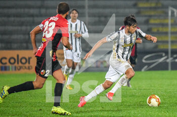 2020-10-25 - Matteo Meucci (Lucchese) insegue Filippo Delli Carri (Juventus U23) - LUCCHESE VS JUVENTUS U23 - ITALIAN SERIE C - SOCCER