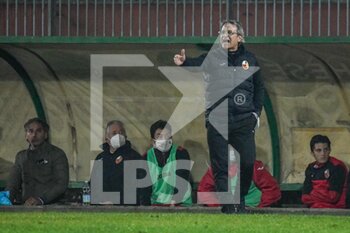 2020-10-25 - Oliviero Di Stefano (Lucchese) e la panchina - LUCCHESE VS JUVENTUS U23 - ITALIAN SERIE C - SOCCER