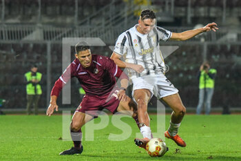2020-11-04 - Luca Coccolo (Juventus U23) anticipa Mendes Murilo (Livorno) - LIVORNO VS JUVENTUS U23 - ITALIAN SERIE C - SOCCER