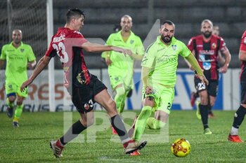 2020-12-23 - Saveriano Infantino (Carrarese) attacca Luka Dumancic (Lucchese) - LUCCHESE VS CARRARESE - ITALIAN SERIE C - SOCCER