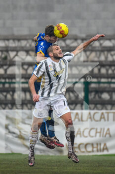 2021-01-09 - Federico Ermacora (Carrarese) su Andrea Brighenti (Juventus U23) - CARRARESE VS JUVENTUS U23 - ITALIAN SERIE C - SOCCER