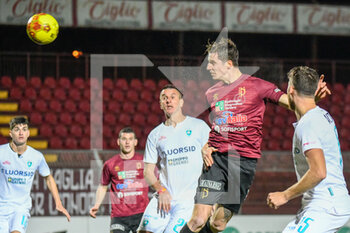 2021-01-24 - Andrea Magrassi (Pontedera) shots the ball with his head and realizes the goal of 2 - 1 - PONTEDERA VS OLBIA - ITALIAN SERIE C - SOCCER
