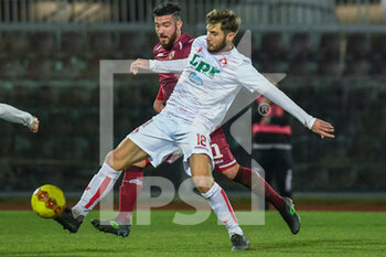 2021-02-03 - Cazim Suljic (Piacenza) protegge palla da Andrea Bussaglia (Livorno) - LIVORNO VS PIACENZA - ITALIAN SERIE C - SOCCER
