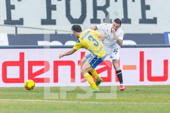 2021-02-07 - Cosimo Chiricò (Padova) a contrasto con Davide Mordini (Fermana FC) - PADOVA CALCIO VS FERMANA FC - ITALIAN SERIE C - SOCCER