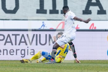 2021-02-07 - Karamoko Cissé (Padova) in azione con Edoardo Scrosta (Fermana FC) - PADOVA CALCIO VS FERMANA FC - ITALIAN SERIE C - SOCCER