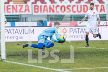 2021-02-07 - L'uscita bassa di Gianmarco Vannucchi (Padova) - PADOVA CALCIO VS FERMANA FC - ITALIAN SERIE C - SOCCER