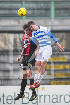 2021-02-17 - aerial duel between Gianluca Nicco (Pro Patria) and Daniele Solcia (Lucchese) - LUCCHESE VS PRO PATRIA - ITALIAN SERIE C - SOCCER