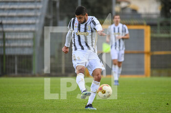 2021-04-07 - Hamza Rafia (Juventus U23) calcia a rete - PISTOIESE VS JUVENTUS U23 - ITALIAN SERIE C - SOCCER