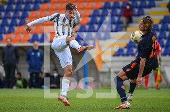 2021-04-07 - Lucas Oliveira Rosa (Juventus U23) calcia a rete - PISTOIESE VS JUVENTUS U23 - ITALIAN SERIE C - SOCCER