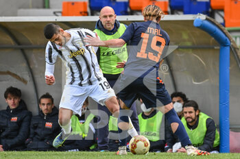 2021-04-07 - Hamza Rafia (Juventus U23) prova a saltare Roul Mal (Pistoiese) - PISTOIESE VS JUVENTUS U23 - ITALIAN SERIE C - SOCCER