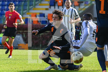 2021-04-07 - il fallo da rigore di Daouda Peeters (Juventus U23) su Samuele Maurizi (Pistoiese) - PISTOIESE VS JUVENTUS U23 - ITALIAN SERIE C - SOCCER