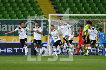 2021-05-08 - Salvatore Caturano del Cesena esulta con i compagni di squadra dopo il gol del 2-0 - PLAYOFF - CESENA VS MANTOVA - ITALIAN SERIE C - SOCCER