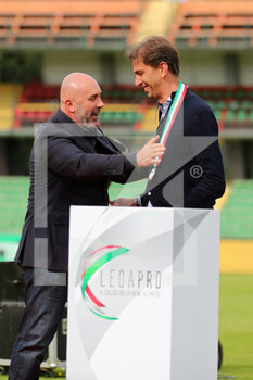 2021-05-22 - il presidente Stefano Bandecchi premia il vice presidente Paolo Tagliavento - SUPERCOPPA SERIE C - TERNANA VS PERUGIA - ITALIAN SERIE C - SOCCER