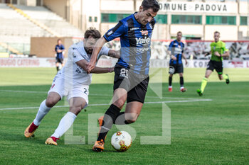 2021-06-02 - Marcello Possenti (Renate) difende palla da Daniele Paponi (Padova) - PADOVA CALCIO VS RENATE - ITALIAN SERIE C - SOCCER