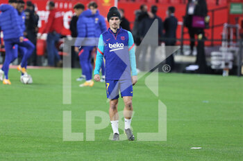 2021-02-10 - Antoine Griezmann of FC Barcelona warms up during the Spanish Cup, Copa del Rey, semi final, 1st leg football match between FC Sevilla and FC Barcelona on February 10, 2021 at Sanchez Pizjuan stadium in Sevilla, Spain - Photo Laurent Lairys / DPPI - SEMI FINAL - FC SEVILLA AND FC BARCELONA - SPANISH CUP - SOCCER