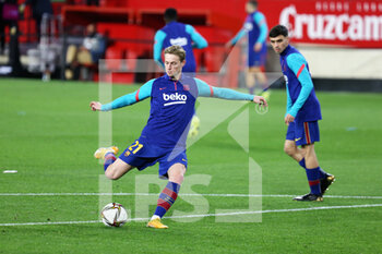 2021-02-10 - Frenkie de Jong of FC Barcelona warms up during the Spanish Cup, Copa del Rey, semi final, 1st leg football match between FC Sevilla and FC Barcelona on February 10, 2021 at Sanchez Pizjuan stadium in Sevilla, Spain - Photo Laurent Lairys / DPPI - SEMI FINAL - FC SEVILLA AND FC BARCELONA - SPANISH CUP - SOCCER
