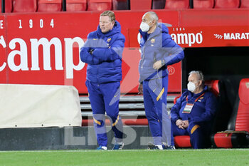 2021-02-10 - FC Barcelona coach Ronald Koeman with assistant coach Henrik Larsson during the Spanish Cup, Copa del Rey, semi final, 1st leg football match between FC Sevilla and FC Barcelona on February 10, 2021 at Sanchez Pizjuan stadium in Sevilla, Spain - Photo Laurent Lairys / DPPI - SEMI FINAL - FC SEVILLA AND FC BARCELONA - SPANISH CUP - SOCCER