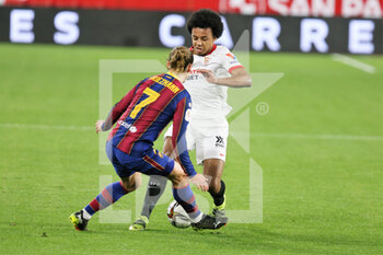 2021-02-10 - Jules Kounde of FC Sevilla and Antoine Griezmann of FC Barcelona during the Spanish Cup, Copa del Rey, semi final, 1st leg football match between FC Sevilla and FC Barcelona on February 10, 2021 at Sanchez Pizjuan stadium in Sevilla, Spain - Photo Laurent Lairys / DPPI - SEMI FINAL - FC SEVILLA AND FC BARCELONA - SPANISH CUP - SOCCER