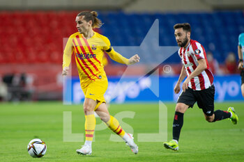 2021-04-17 - Antoine Griezmann of Barcelona and Unai Lopez of Athletic Club during the Spanish Cup, Copa Del Rey, Final football match between Athletic Club and FC Barcelona on April 17, 2021 at Estadio de La Cartuja in Seville, Spain - Photo Joaquin Corchero / Spain DPPI / DPPI - FINAL - ATHLETIC CLUB VS FC BARCELONA - SPANISH CUP - SOCCER