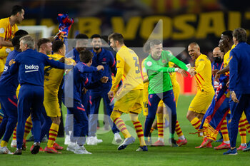 2021-04-17 - FC Barcelona players celebrate at the final whistle during the Spanish Cup, Copa Del Rey, Final football match between Athletic Club and FC Barcelona on April 17, 2021 at Estadio de La Cartuja in Seville, Spain - Photo Joaquin Corchero / Spain DPPI / DPPI - FINAL - ATHLETIC CLUB VS FC BARCELONA - SPANISH CUP - SOCCER
