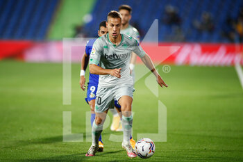 2020-09-29 - Sergio Canales of Real Betis in action during the Spanish championship La Liga football match between Getafe CF and Real Betis Balompie on september 29, 2020 at Coliseum Alfonso Perez stadium in Getafe near Madrid, Spain - Photo Oscar J Barroso / Spain DPPI / DPPI - GETAFE CF VS REAL BETIS BALOMPIE - SPANISH LA LIGA - SOCCER