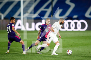 2020-09-30 - Karim Benzema of Real Madrid and Raul Carnero of Real Valladolid in action during the Spanish championship La Liga football match between Real Madrid and Real Valladolid on september 30, 2020 at Alfredo Di Stefano stadium in Valdebebas near Madrid, Spain - Photo Oscar J Barroso / Spain DPPI / DPPI - REAL MADRID VS REAL VALLADOLID - SPANISH LA LIGA - SOCCER