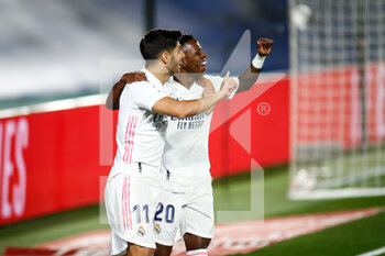 2020-09-30 - Vinicius Junior of Real Madrid celebrates a goal with Marco Asensio during the Spanish championship La Liga football match between Real Madrid and Real Valladolid on september 30, 2020 at Alfredo Di Stefano stadium in Valdebebas near Madrid, Spain - Photo Oscar J Barroso / Spain DPPI / DPPI - REAL MADRID VS REAL VALLADOLID - SPANISH LA LIGA - SOCCER