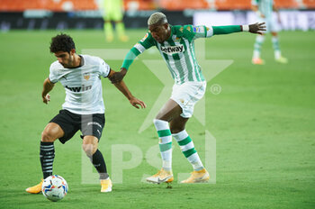 2020-10-03 - Goncalo Guedes of Valencia CF and Emerson Royal of Real Betis during the Spanish championship La Liga football mach between Valencia and Real Betis on October 3, 2020 at Mestalla stadium in Valencia, Spain - Photo Maria Jose Segovia / Spain DPPI / DPPI - VALENCIA VS REAL BETIS - SPANISH LA LIGA - SOCCER