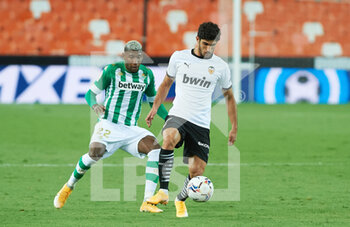 2020-10-03 - Emerson Royal of Real Betis and Goncalo Guedes of Valencia CF during the Spanish championship La Liga football mach between Valencia and Real Betis on October 3, 2020 at Mestalla stadium in Valencia, Spain - Photo Maria Jose Segovia / Spain DPPI / DPPI - VALENCIA VS REAL BETIS - SPANISH LA LIGA - SOCCER