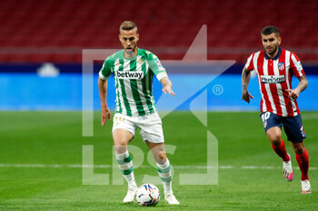 2020-10-24 - Sergio Canales of Real Betis during the Spanish championship La Liga football match between Atletico de Madrid and Real Betis Balompie on October 24, 2020 at Wanda Metropolitano stadium in Madrid, Spain - Photo Oscar J Barroso / Spain DPPI / DPPI - ATLETICO DE MADRID VS REAL BETIS BALOMPIE - SPANISH LA LIGA - SOCCER