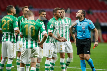 2020-10-24 - Joaquin Sanchez of Real Betis protest the red card to Martin Montoya during the Spanish championship La Liga football match between Atletico de Madrid and Real Betis Balompie on October 24, 2020 at Wanda Metropolitano stadium in Madrid, Spain - Photo Oscar J Barroso / Spain DPPI / DPPI - ATLETICO DE MADRID VS REAL BETIS BALOMPIE - SPANISH LA LIGA - SOCCER
