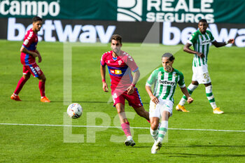 2020-11-01 - Diego Lainez of Real Betis and Ivan Marcone of Elche during the Spanish championship La Liga football match between Real Betis Balompie and Elche CF on November 1, 2020 at Benito Villamarin Stadium in Sevilla, Spain - Photo Joaquin Corchero / Spain DPPI / DPPI - REAL BETIS BALOMPIE VS ELCHE CF - SPANISH LA LIGA - SOCCER